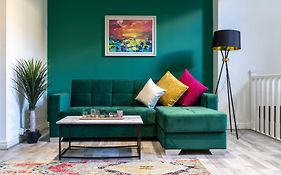 Hackins Hey Stylish Central Duplex - Quiet & Convenient